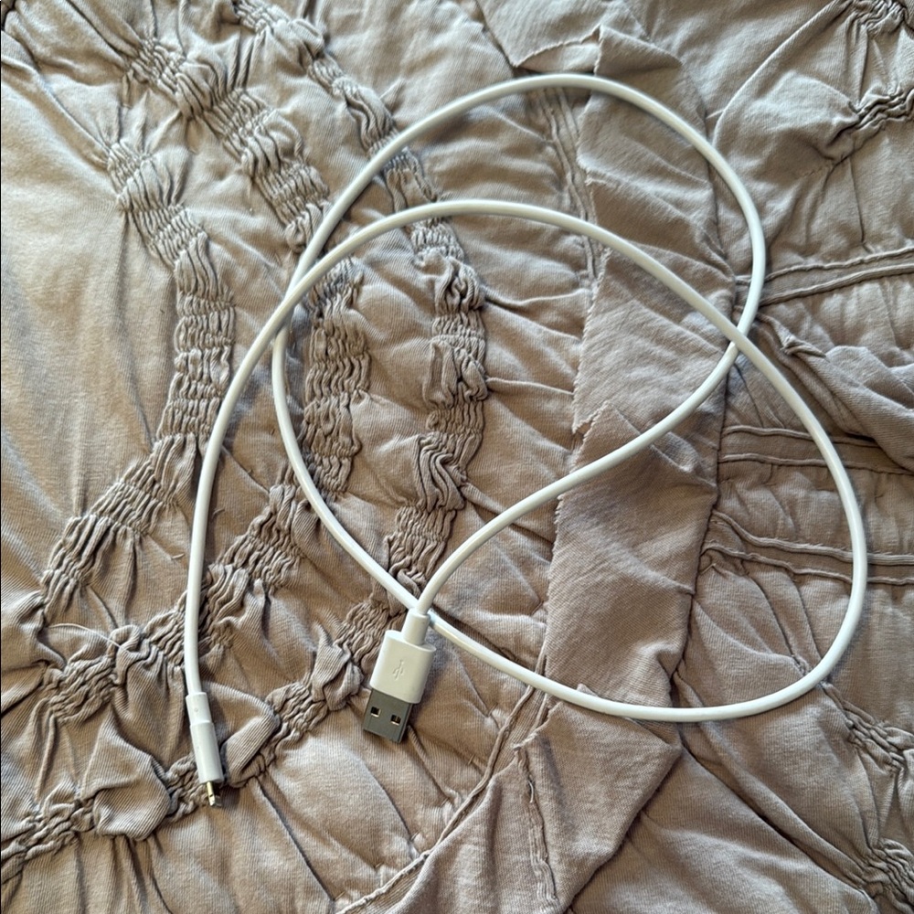 White USB to lightening Charging Cable